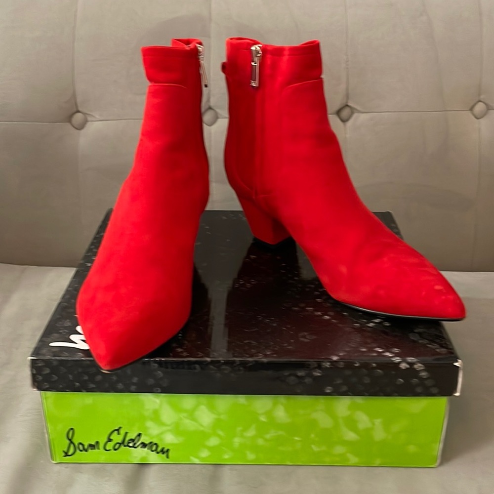Red suede Sam Edelman Karlee booties ❤️💃